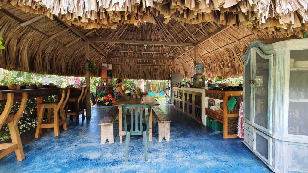 Colombia - hostel Palomino met buitenkeuken