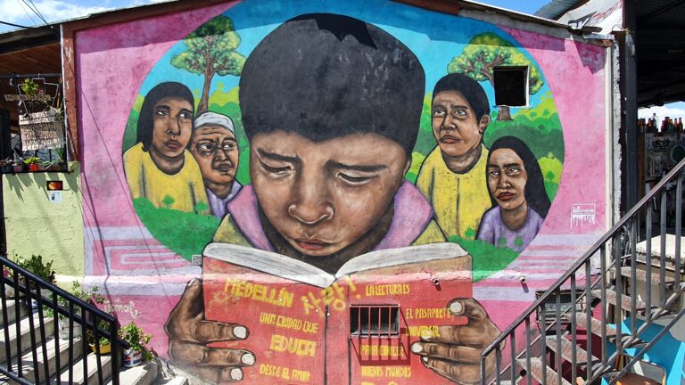 Fantastic Place Travel Medellin - Graffiti